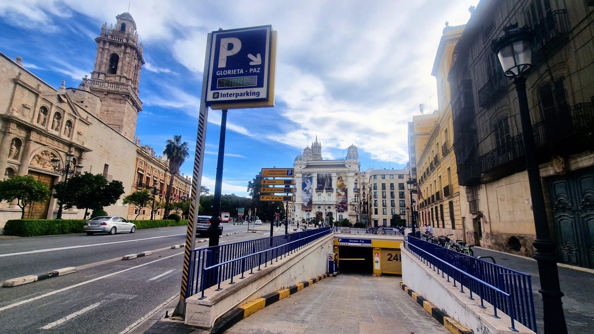 Entrance to the parking lot at Plaza de Tetuán in Valencia.
