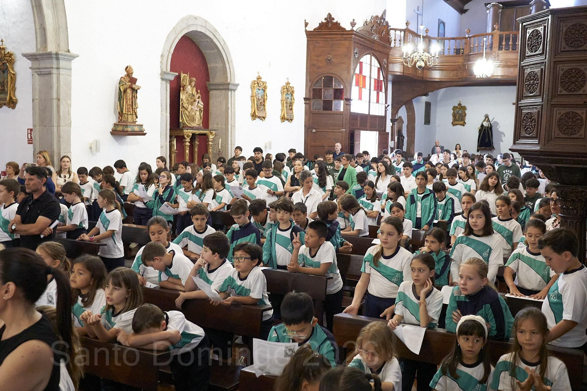 Las fiestas de La Palmita reúnen a generaciones de alumnos y familias en torno a la celebración de Santo Domingo de Guzmán. JOSÉ F. AROZENA