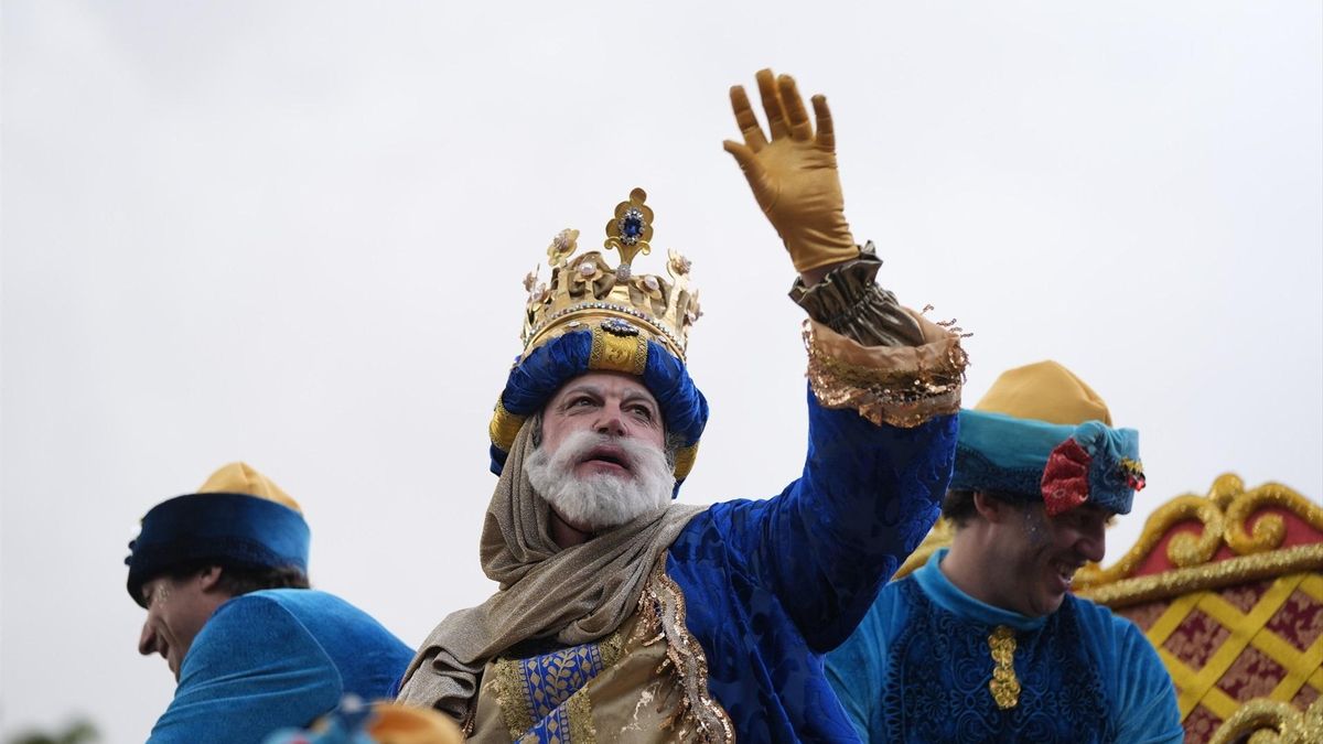 Melchor (Iván Bohórquez) saluda desde su trono