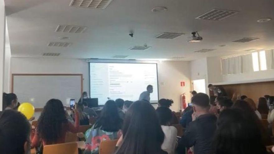 Una de las aulas de la ULPGC sin distancia de seguridad entre los alumnos