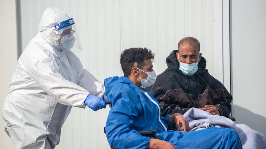 Migrantes rescatados de una patera en Lanzarote este mes