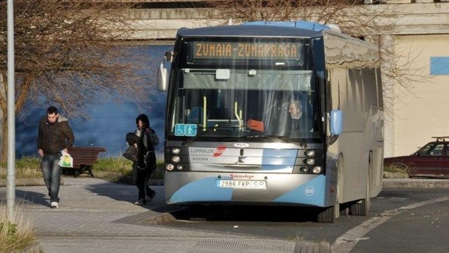 Un autobús interurbano de Zumaia