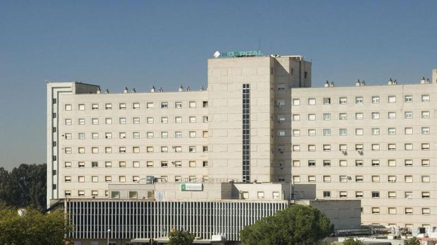 El Hospital Valme de Sevilla afronta el verano con el 24% de camas cerradas, casi el doble que en la temporada anterior
