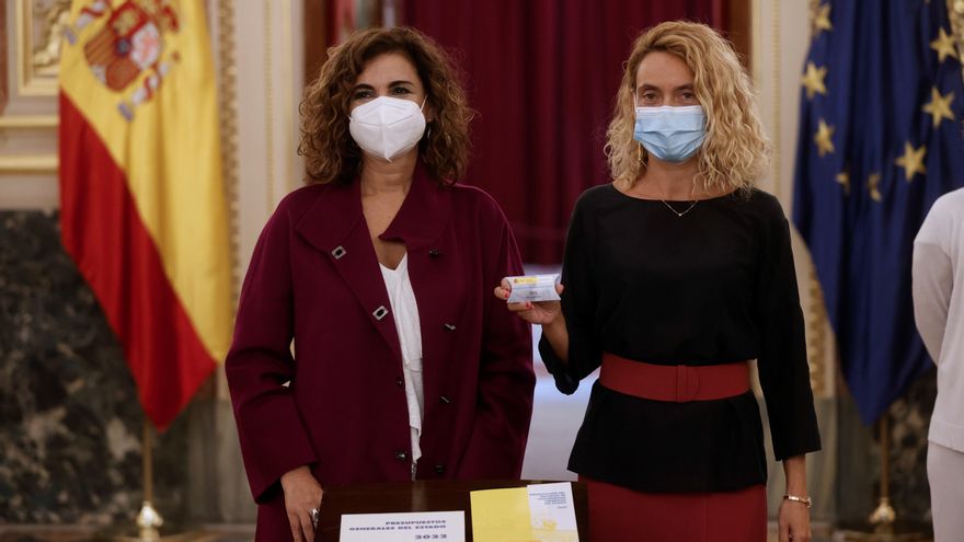 La ministra de Hacienda, María Jesús Montero y la presidenta del Congreso, Meritxell Batet, presentan el proyecto de Ley de Presupuestos Generales del Estado para 2022