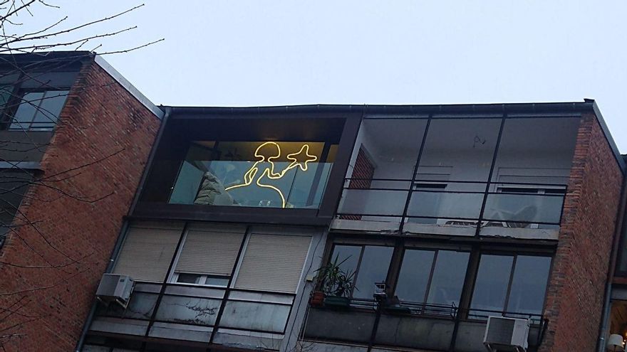 Menina casera elaborada por un vecino en la avenida de Portugal.