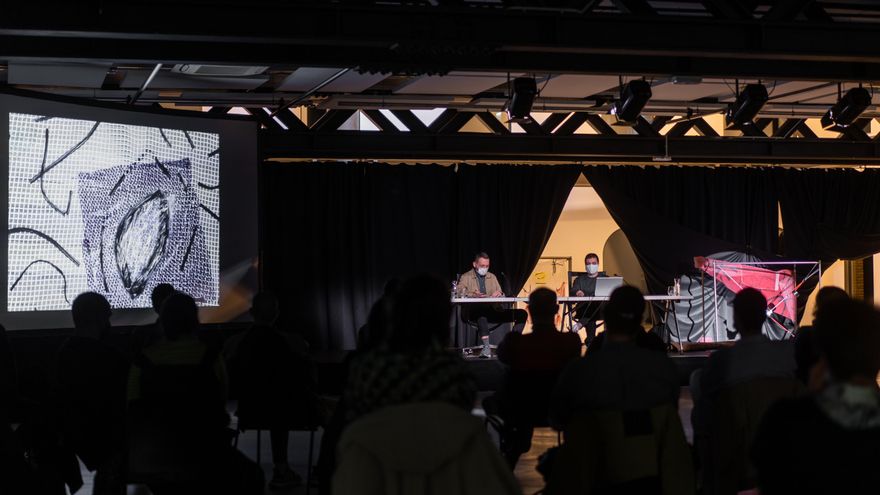 Aimar Arriola y Manu Arregi en Azkuna Zentroa durante la primera actividad pública de "Un deseo en forma"
