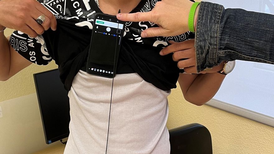 La Guardia Civil de Asturias detecta un fraude en exámenes de conducir a través del uso de dispositivos electrónicos
