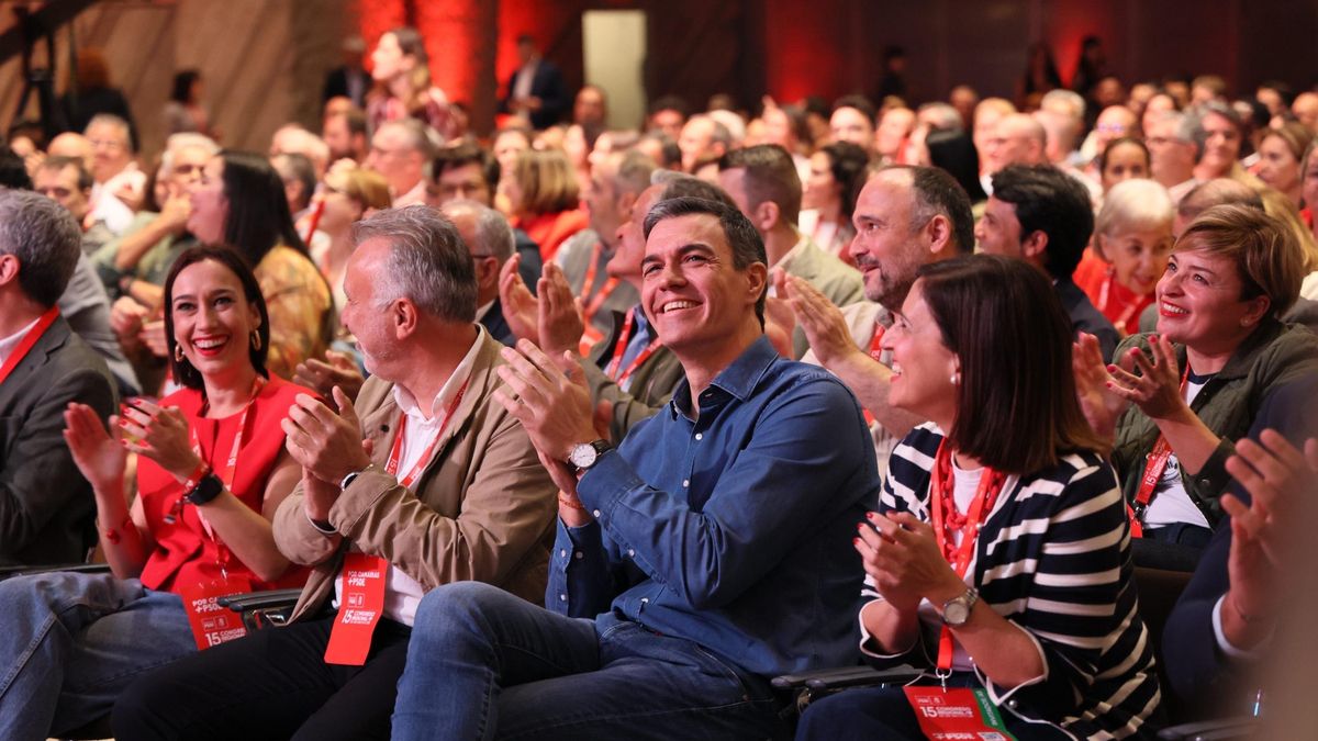 El presidente del Gobierno de España, Pedro Sánchez, en la clausura el XV Congreso Regional del PSOE de Canarias, este domingo, en Adeje (Tenerife)