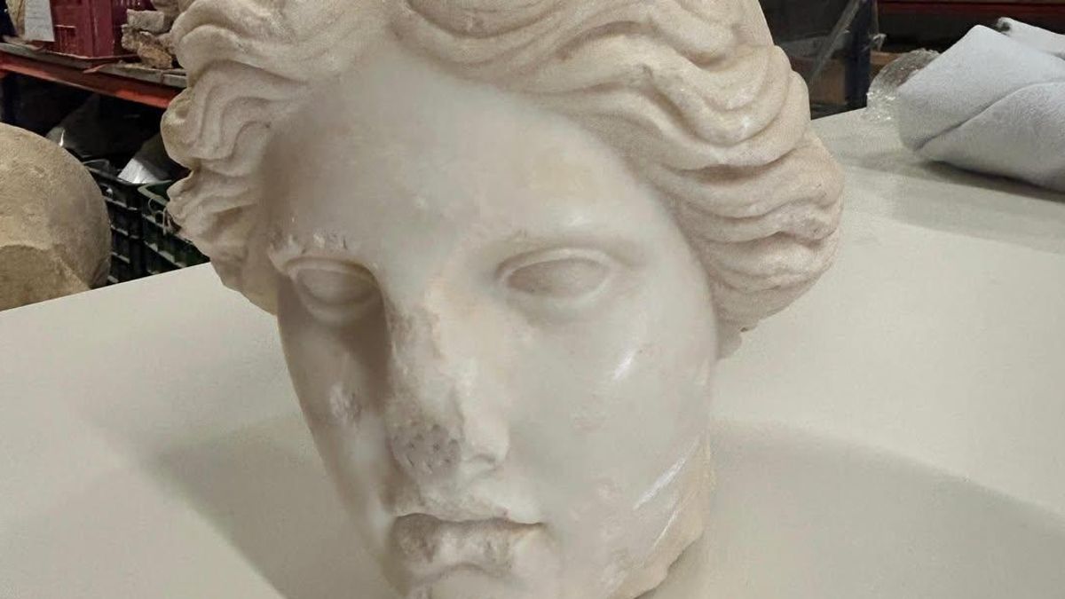 Hallado un busto romano de una Venus durante las obras de una playa de Alicante: un descubrimiento “de valor incalculable”