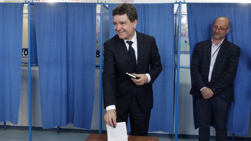El alcalde de Bucarest vence al candidato ultranacionalista en las presidenciales de Rumanía