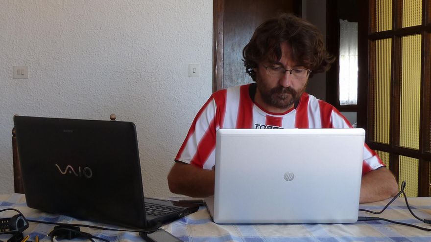 Guillamon escriu i reescriu les seues obres en  escenaris i moments ben diversos i  els seus llibres han estat escrits en llocs i amb mirades molt diferents.