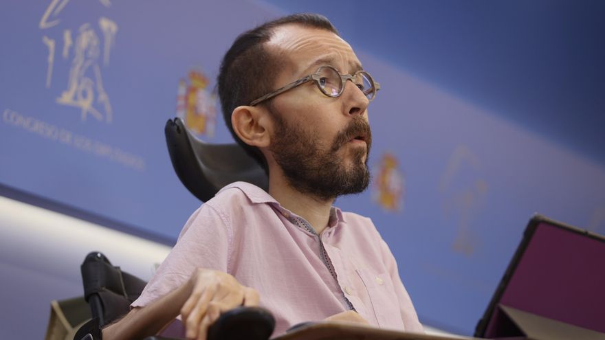 El portavoz de Podemos en el Congreso Pablo Echenique da una rueda de prensa en el marco de la reunión de la Junta de Portavoces de la Cámara Baja, este martes, en Madrid. EFE/ Mariscal