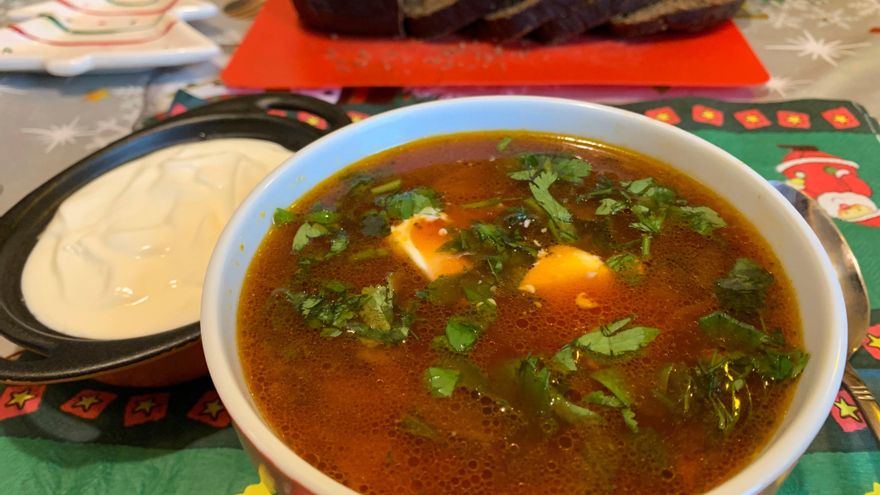 El borsch, la sopa más popular en Rusia y Ucrania, en una imagen de archivo. EFE/Anush Janbabian