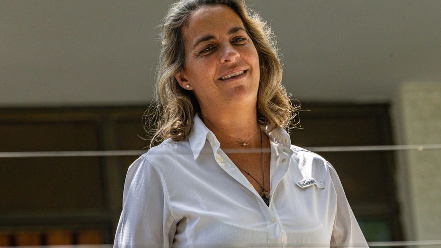 Opositora que salió de la embajada argentina denuncia robo del auto de su madre en Caracas