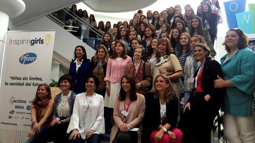Margarita Salas invita a las niñas a vencer complejos y perseguir sus sueños