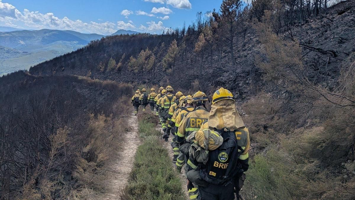 La Junta rebaja de gravedad el incendio de Congosto, pero la mantiene aún al de Pradela que obligó a confinar un pueblo