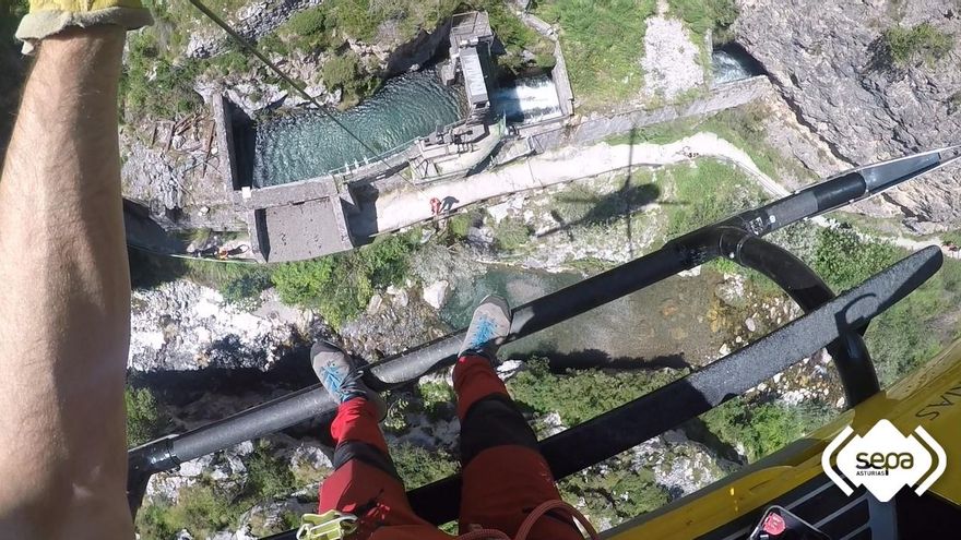 Rescatan a una mujer que se había roto una pierna en la vertiente leonesa de la Ruta del Cares