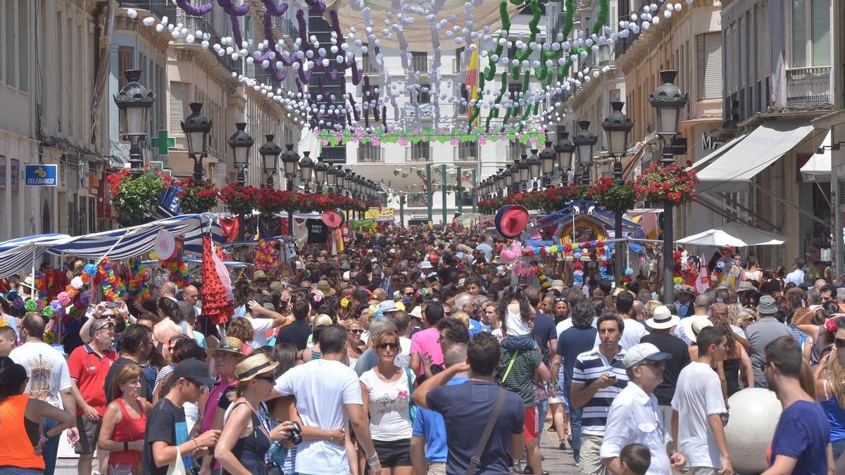 De la Torre defiende que la Feria es "segura" y que "no se puede poner un policía detrás de cada ciudadano"