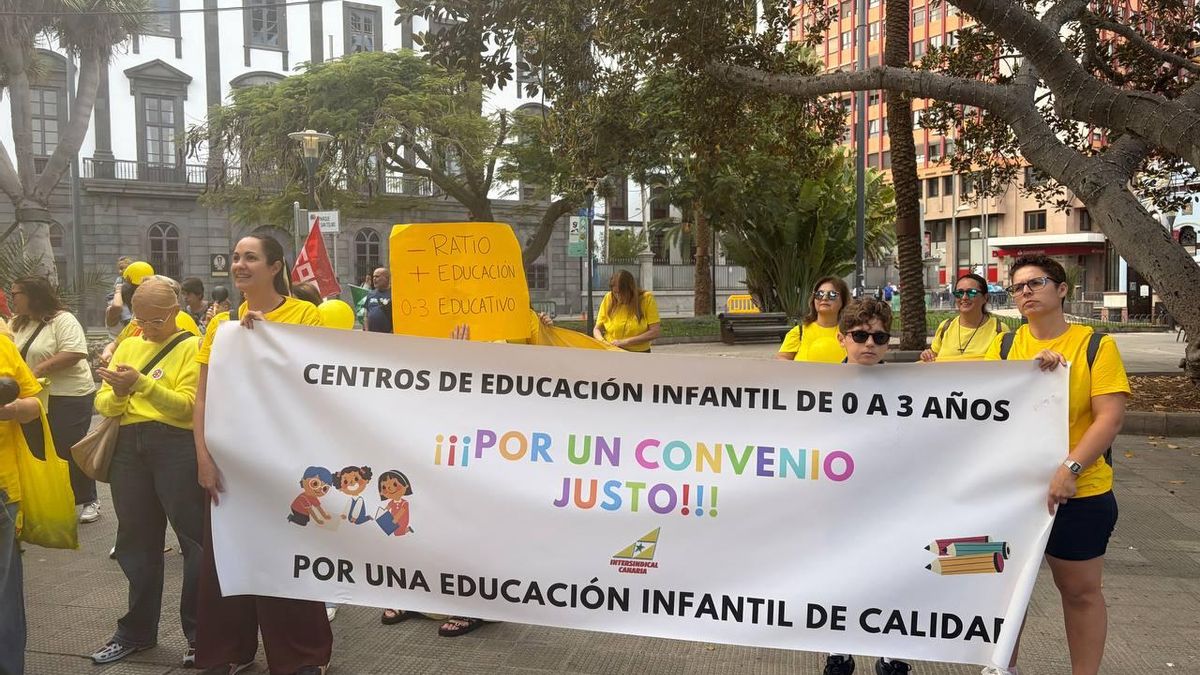 Pancarta de las educadoras infantiles en Gran Canaria.