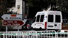 La furgoneta de la empresa que se encargará de la exhumación del dictador