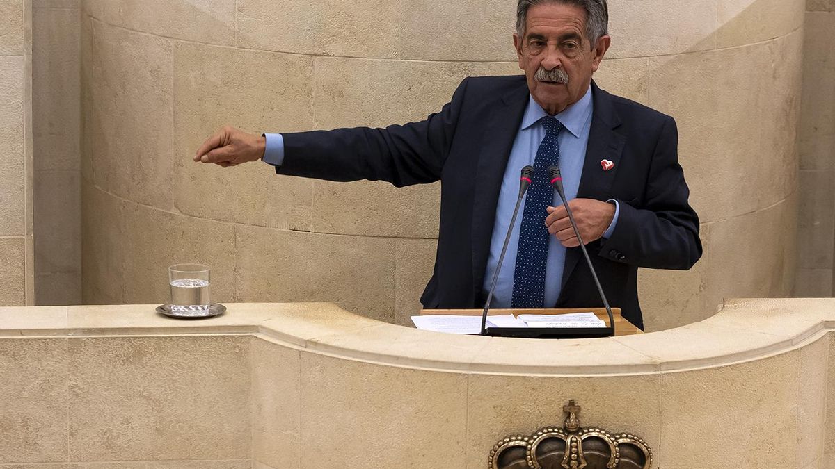 Miguel Ángel Revilla tomará este sábado posesión como presidente de Cantabria. | J.G. SASTRE