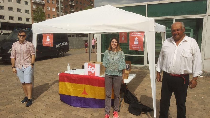 Una mesa instalada en Madrid para celebrar la consulta sobre monarquía o república.