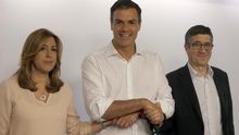 Pedro Sánchez junto a sus rivales tras ganar las primarias.