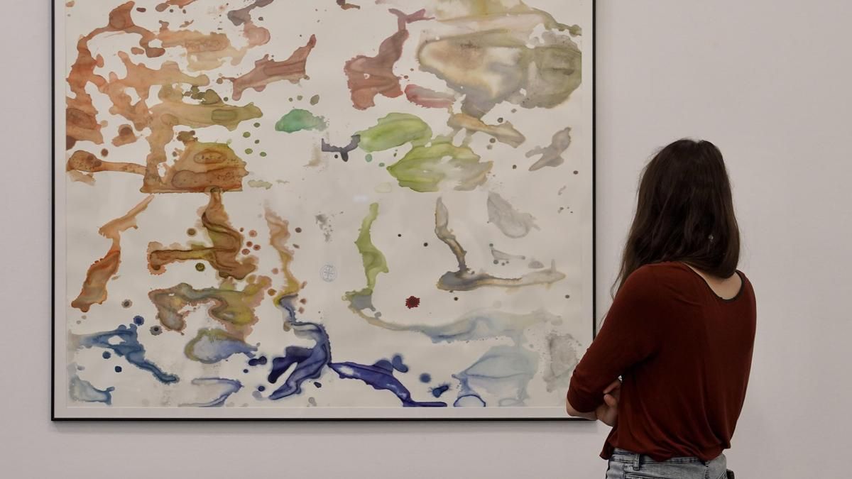 El acuerdo de intercambio cultural entre las universidades de León y Oviedo se inaugura con la exposición 'Inefables'