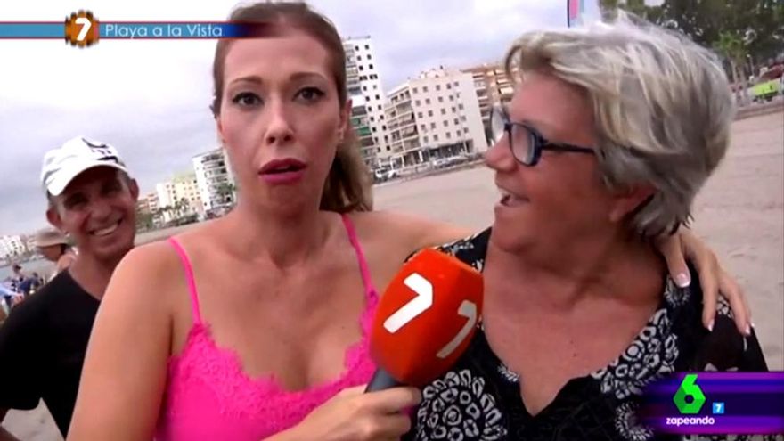 Kika Frutos entrevista a una mujer para la tv murciana