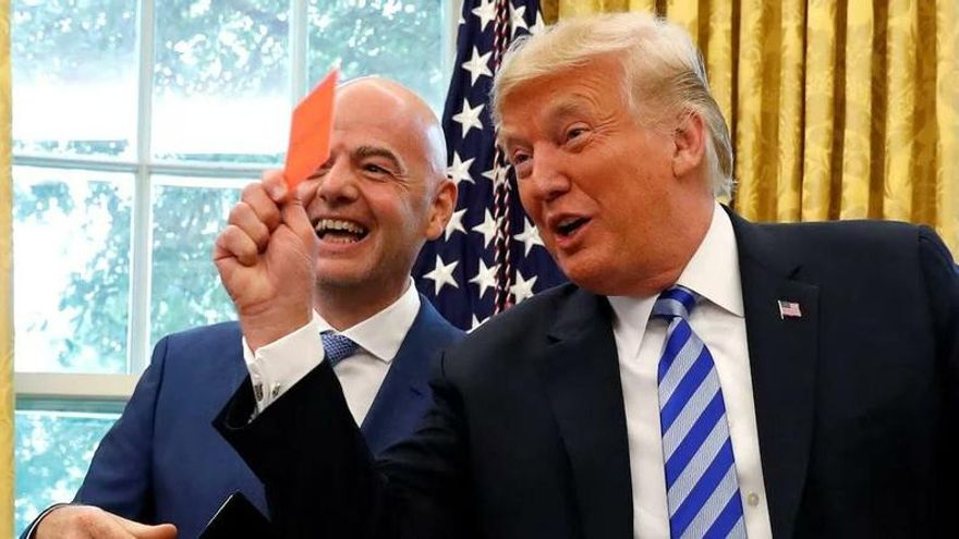 Trump celebra que la FIFA haya retirado la tarjeta roja al delantero de Estados Unidos tras una llamada de la Casa Blanca a Infantino