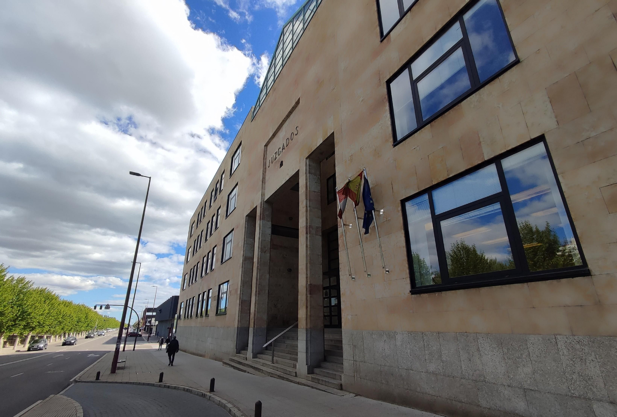 Esperando la millonaria obra de eficiencia energética de los Juzgados de León, en Sáenz de Miera.