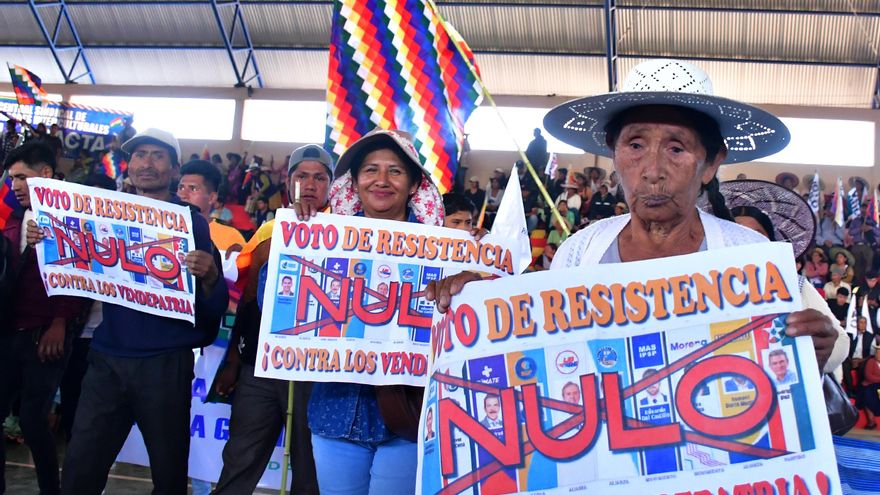 Elecciones en Bolivia: la derecha, en cabeza tras dos décadas de dominio del partido de Evo Morales