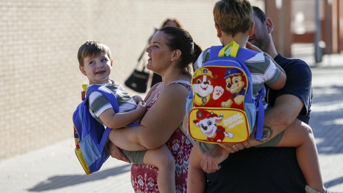 "Ellos están ilusionados; los padres y madres, más": ganas y nervios en la vuelta al cole en Córdoba