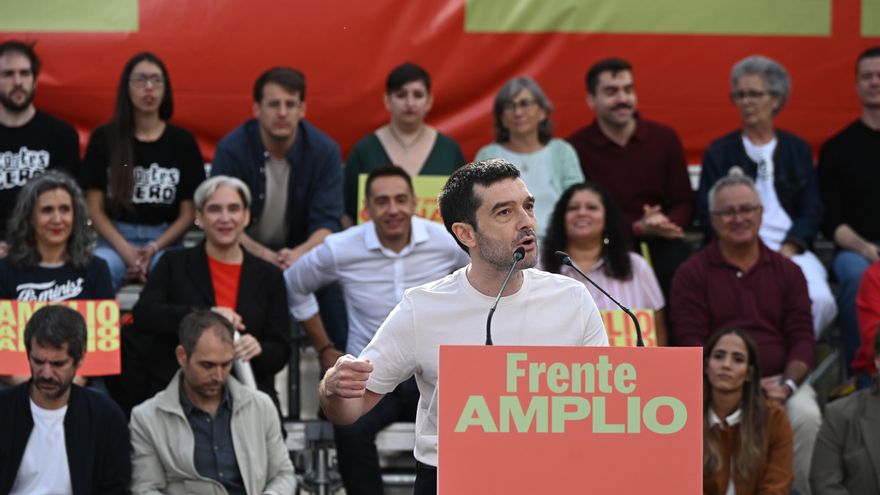 El ministro de Derechos Sociales, Pablo Bustinduy, pronuncia un discurso durante la presentación oficial de la candidatura de la nueva coalición Frente Amplio este sábado en Madrid.