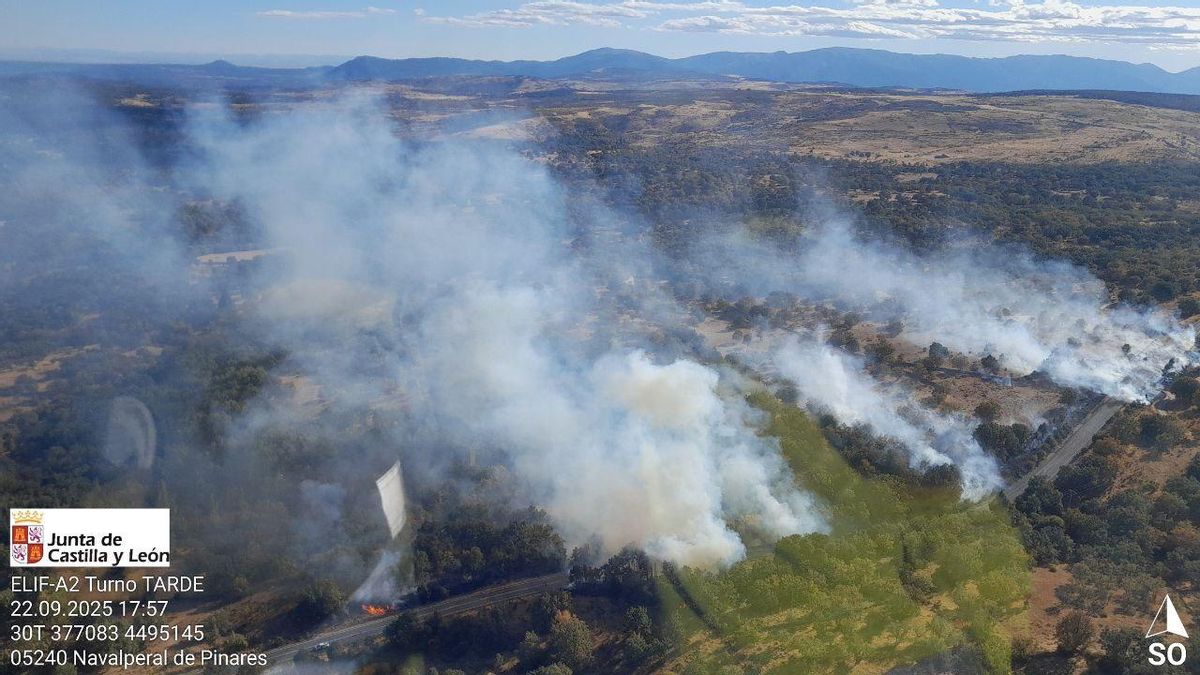 Imagen del incendio de Navalperal de Pinares (Ávila)