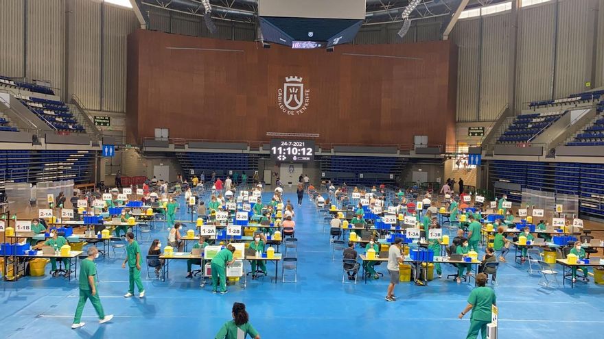 El pabellón Santiago Martín cierra sus puertas como punto de vacunación en Tenerife después de administrar más de 100.000 dosis en dos meses