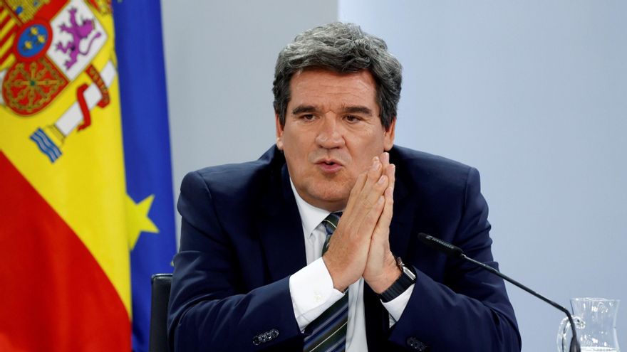 El ministro de Inclusión, Seguridad Social y Migraciones, José Luis Escrivá, ayer durante la rueda de prensa tras el Consejo de Ministros celebrada en el Palacio de la Moncloa en Madrid. EFE/ J. J. Guillén