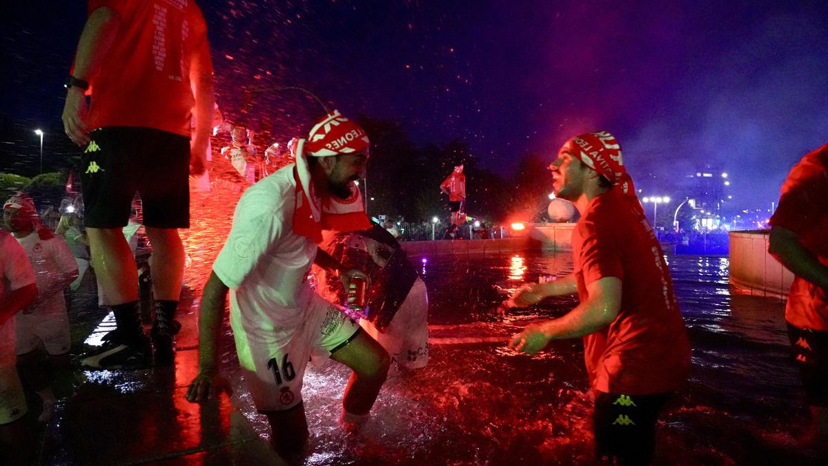 Celebración del ascenso de la Cultural a Segunda en Guzmán.