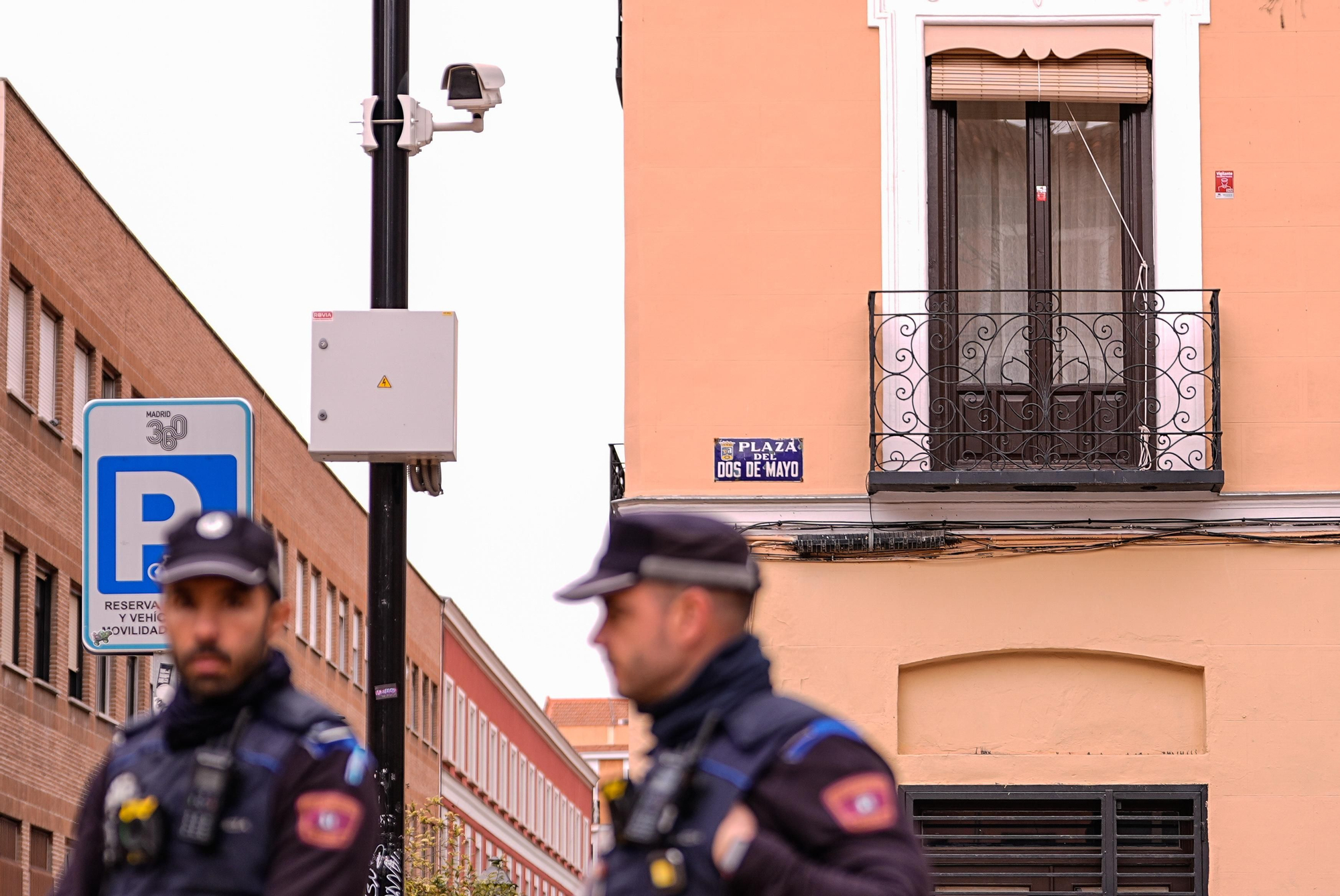 Almeida "inaugura" las cámaras de vigilancia en el Dos de Mayo