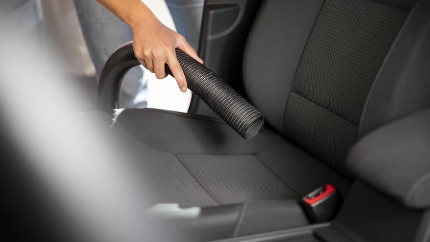 Cómo limpiar la tapicería de tu coche sin ser un profesional
