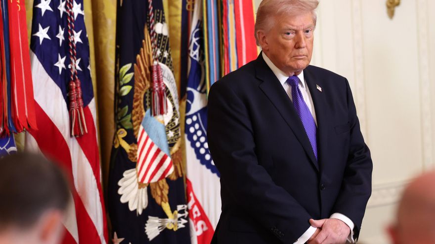 Trump reacciona a la desesperada ante el golpe económico de Ormuz y la creciente presión interna