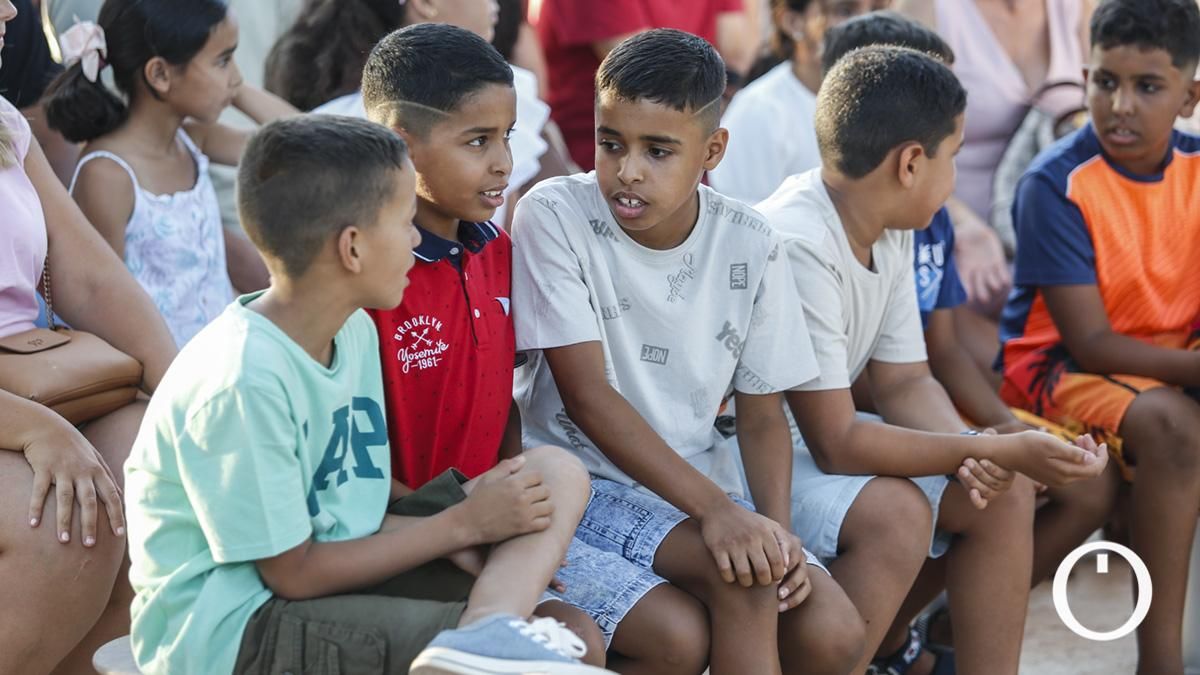 Niños saharauis del programa 'Vacaciones en paz' visitan la Ciudad de los Niños.