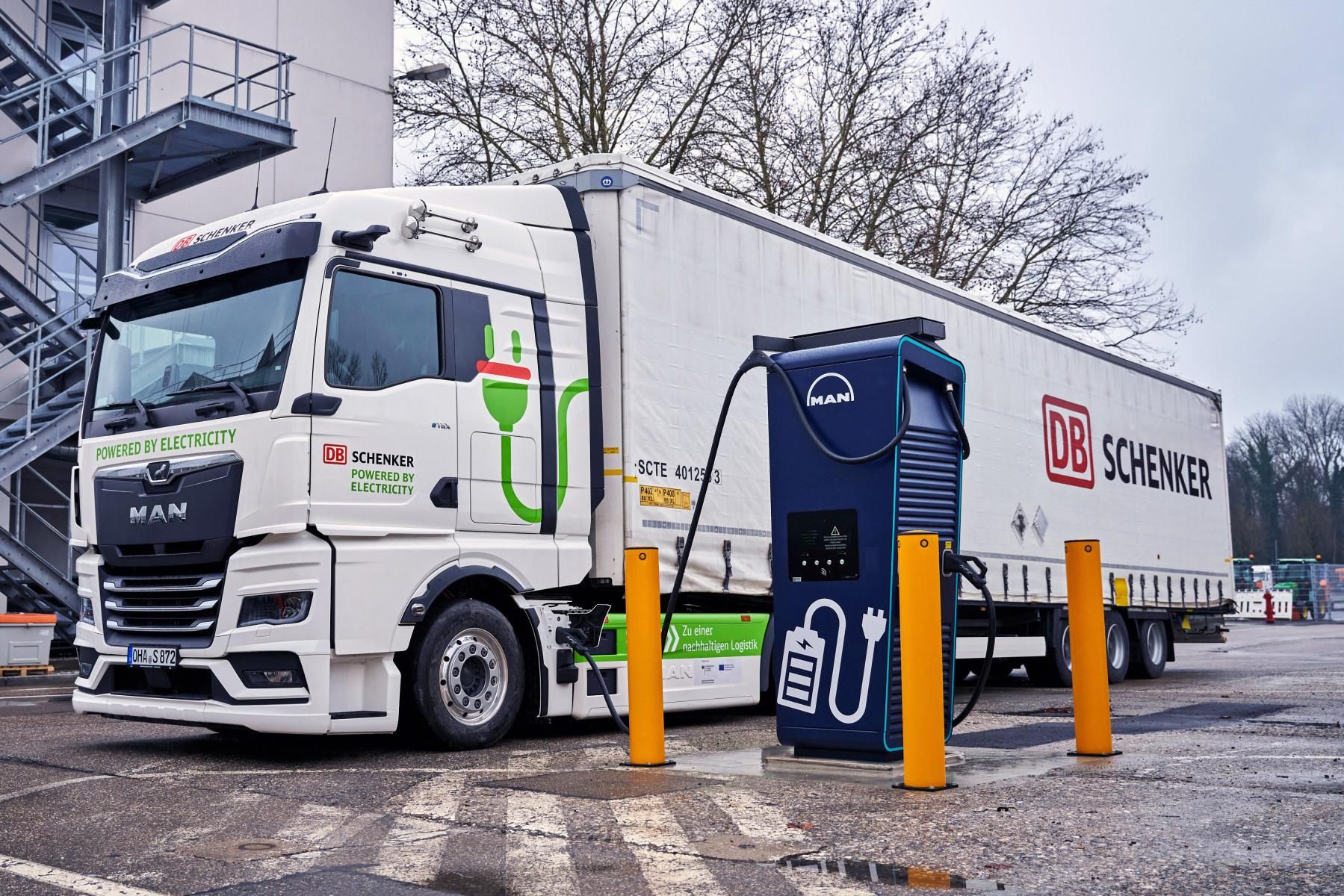 Una estación de recarga de un modelo eléctrico de MAN.