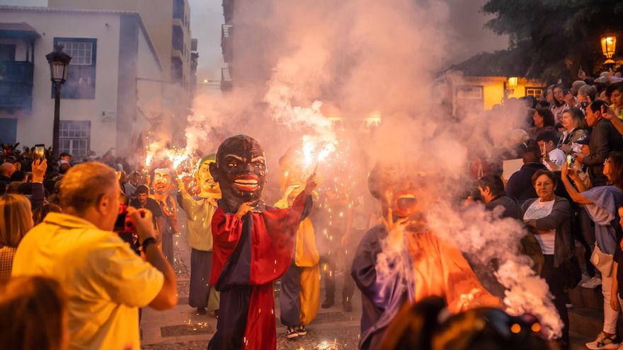 (Imagen de archivo). La Proclama de Danzas de la Bajada de la Virgen 2025 reunirá a las figuras festivas de La Palma el 5 de julio.