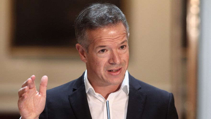 Archivo - El portavoz del Grupo Socialista en el Senado, Ander Gil, ofrece una rueda de prensa tras la Junta de Portavoces en la Cámara Alta, en el Salón de los Pasos Perdidos, en Madrid (España) a 22 de septiembre de 2020.