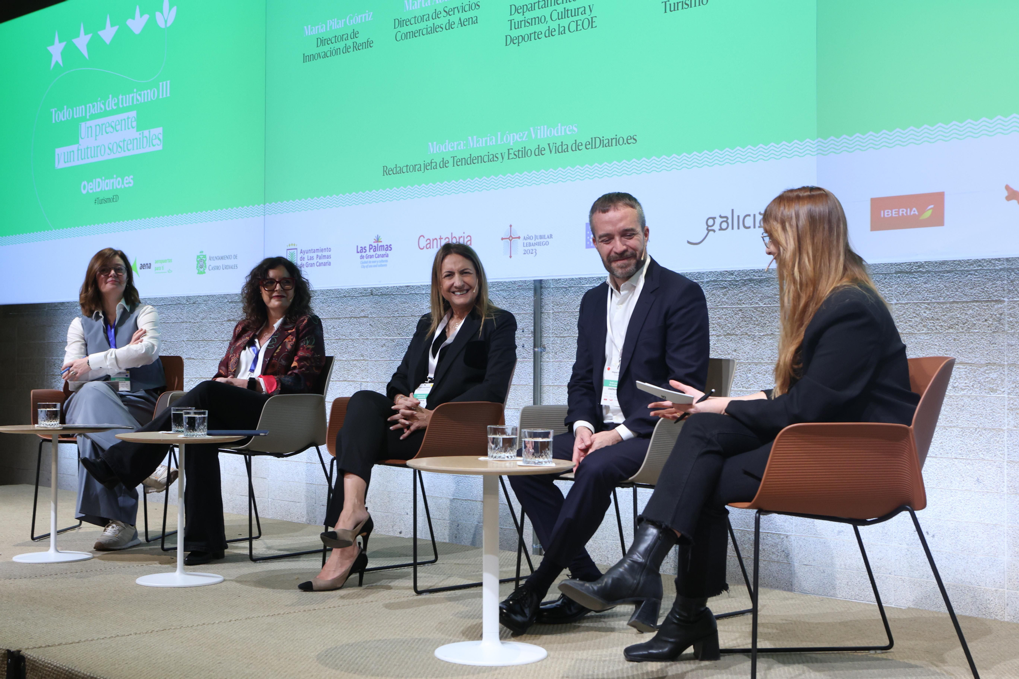 Mesa 1: 'Explorando el futuro del turismo y la innovación en España'