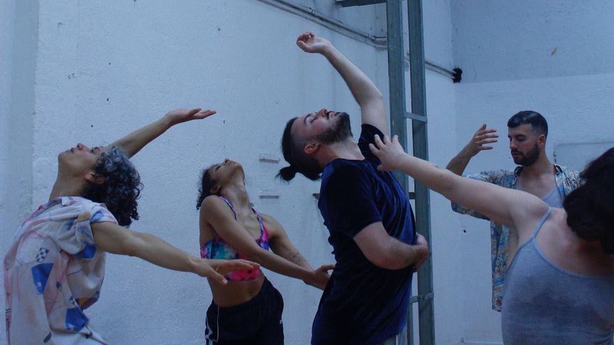 Imagen de escena de 'Sudar folklore' de Laimperfecta