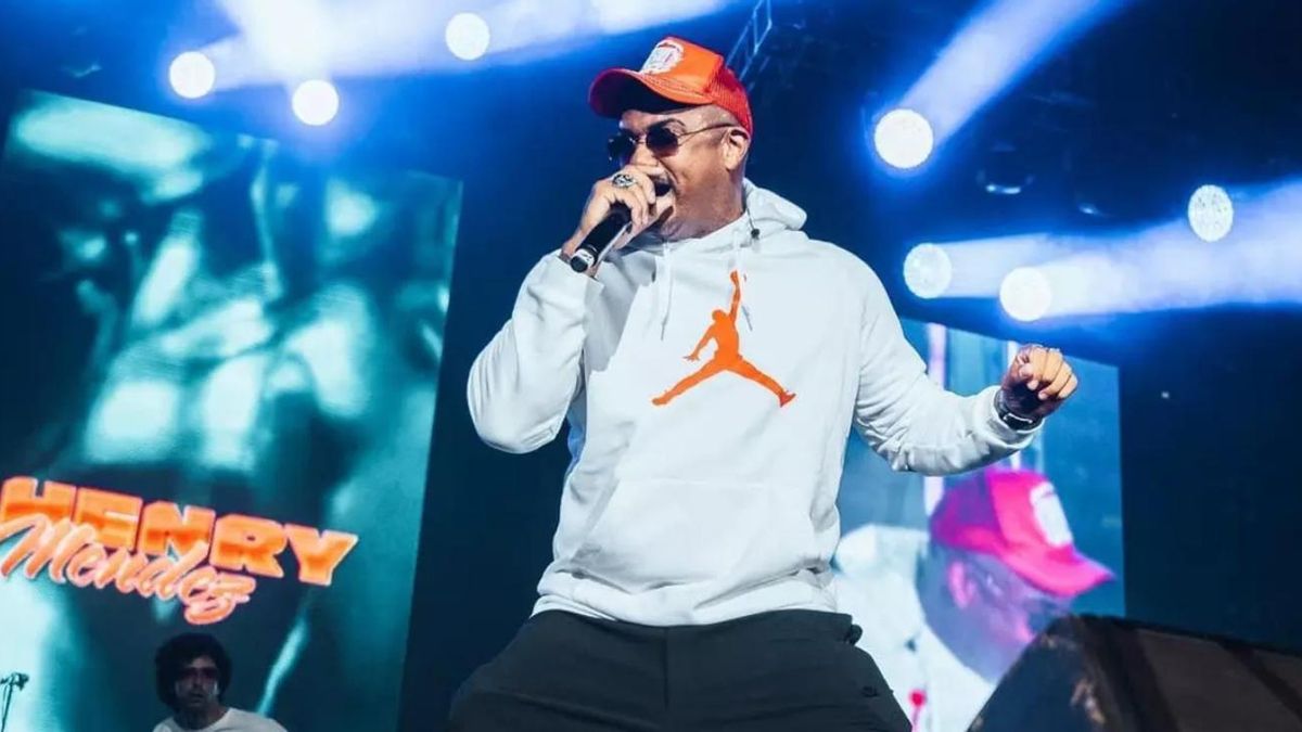 Henry Méndez, el reguetonero que "odia a los rojos" y encadena contratos con Almeida para las fiestas en los distritos