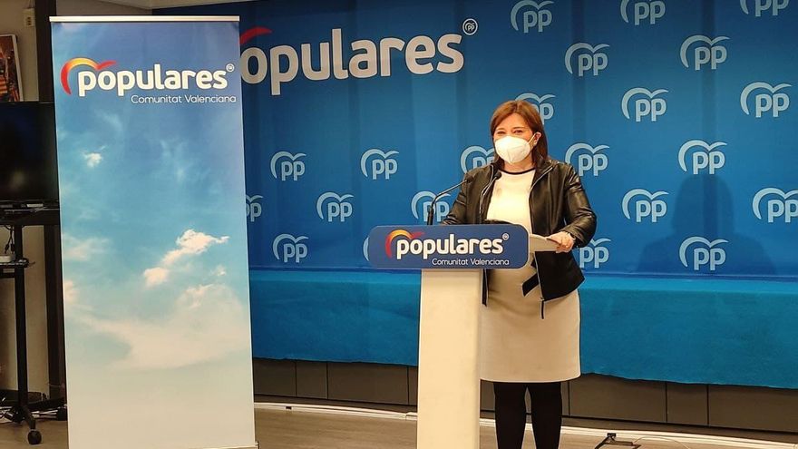 Isabel Bonig en la rueda de prensa en la que ha anunciado que renuncia al acta de diputada en las Corts.