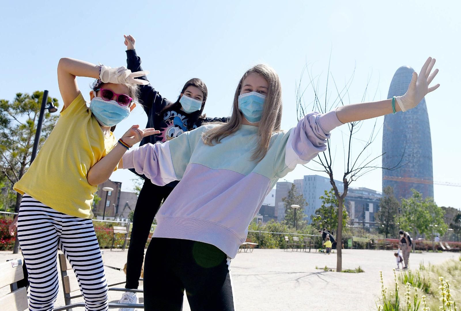 La plaza de les Glòries de Barcelona también ha visto volver a los niños a la calle